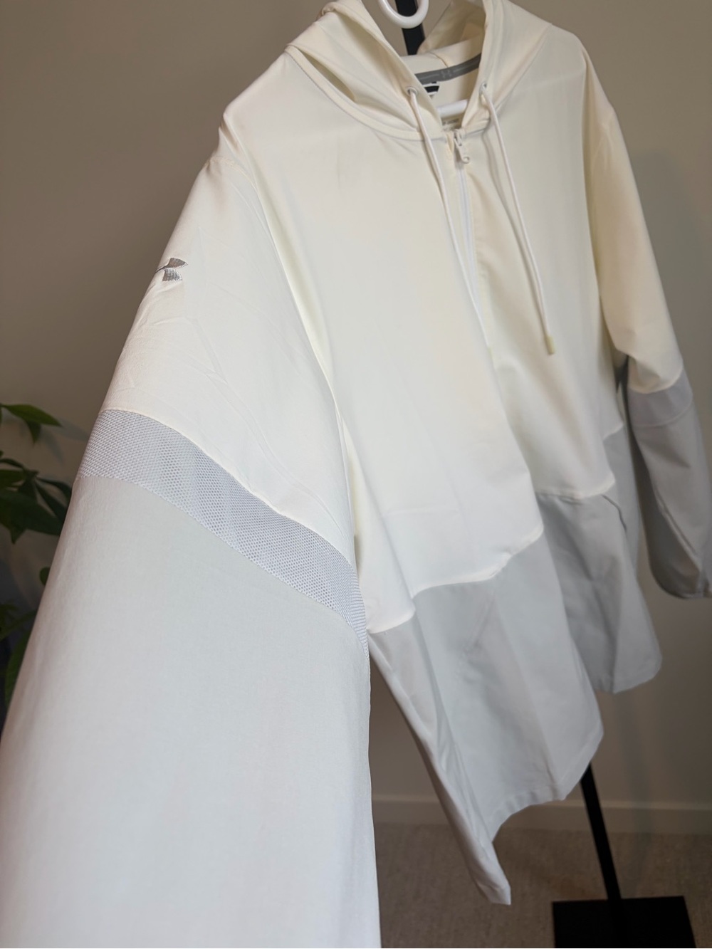 Under Armour Women’s XXL Hooded Windbreaker Jacket Cream Gray Full Zip - Picture 5 of 9